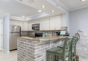 makai605-12kitchen.jpg