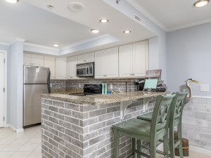 makai605-12kitchen.jpg