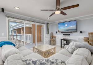 makai605-13livingarea.jpg