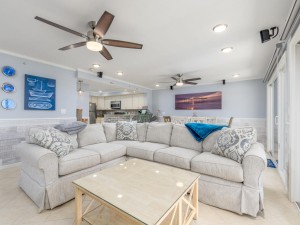 makai605-14livingarea.jpg