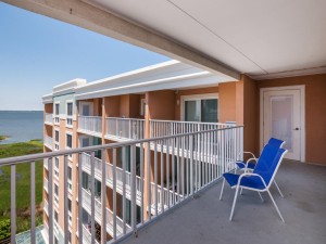 makai605-6270-balcony.jpg