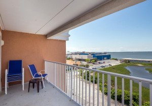 makai605-6271-balcony-and-view.jpg