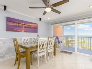 makai605-9diningarea.jpg