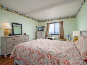 towers304-10-primary-bedroom.jpg