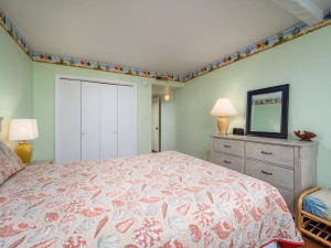 towers304-11-primary-bedroom.jpg