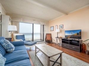 towers304-2-living-area.jpg