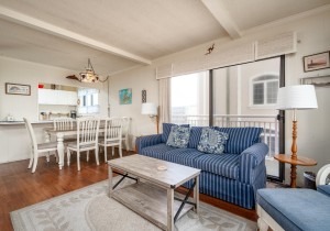 towers304-8-living-area.jpg