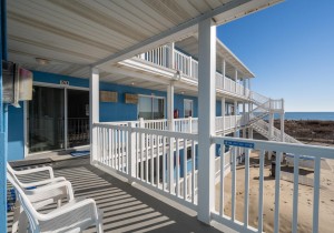 jammer204-2-balcony-area.jpg