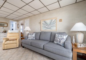 jammer204-8-living-area.jpg