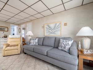 jammer204-8-living-area.jpg