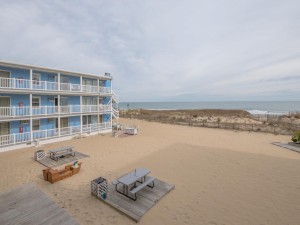 windjammer208-5088-picnic-play-area.jpg