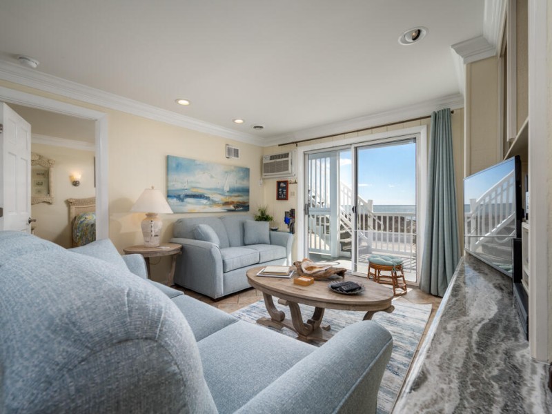 jammer209-2-living-area-new.jpg