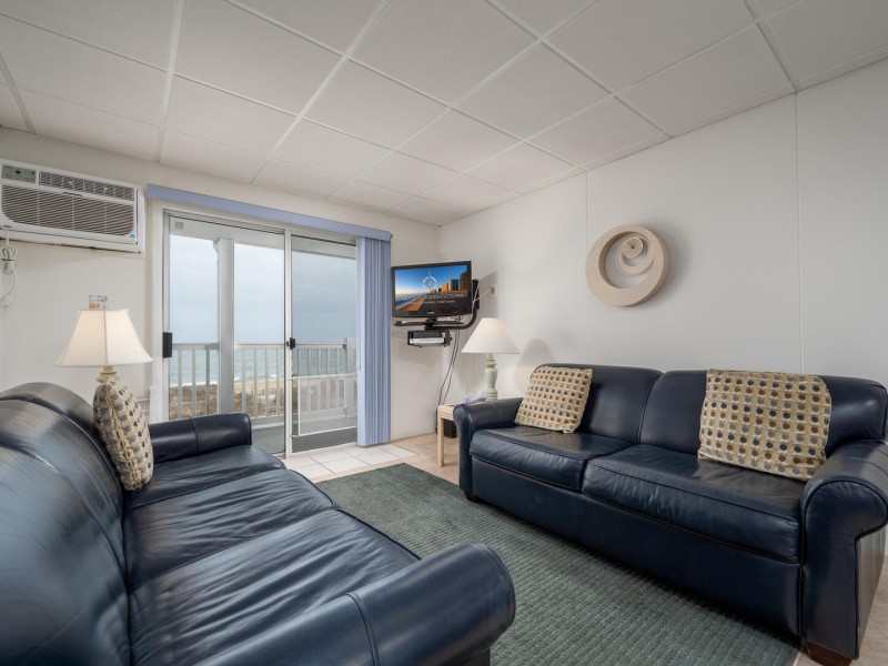 jammer306-1-living-area.jpg