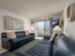 jammer306-2-living-area.jpg