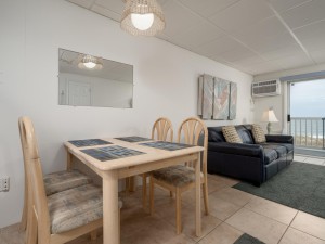 jammer306-3-dining-area.jpg