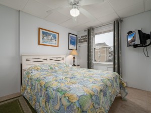 jammer306-8-bedroom.jpg