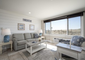 jammer100-2-living-area.jpg