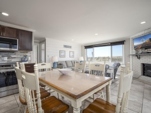 jammer100-3-dining.jpg