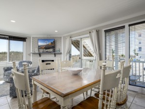 jammer100-4-dining.jpg