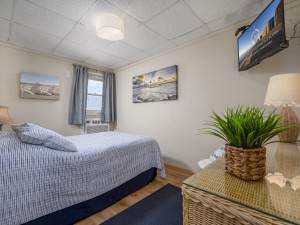 jammer101-13-bedroom-2.jpg