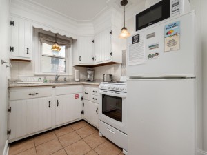 jammer102-4-kitchen.jpg