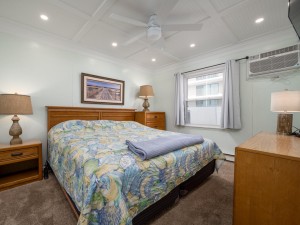 jammer102-9-bedroom.jpg