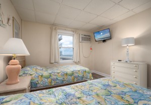 jammer300-10-bedroom-2.jpg