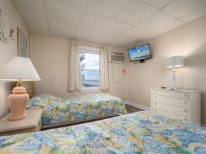 jammer300-10-bedroom-2.jpg