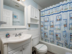 jammer300-11-bathroom.jpg