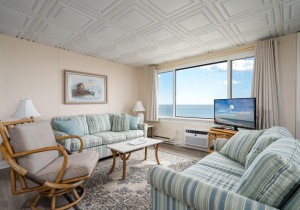 jammer300-2-living-area.jpg