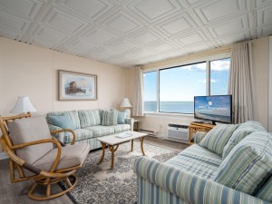 jammer300-2-living-area.jpg