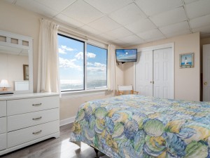 jammer300-8-bedroom-1.jpg