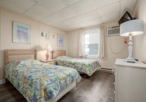 jammer300-9-bedroom.jpg