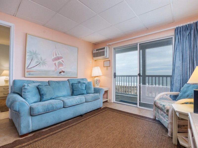 windjammer307-living-area.jpg