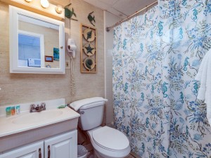 winjammer308-2bath.jpg
