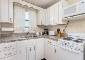 winjammer308-3kitchen.jpg