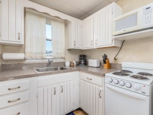 winjammer308-3kitchen.jpg