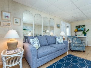 winjammer308-6livingarea.jpg