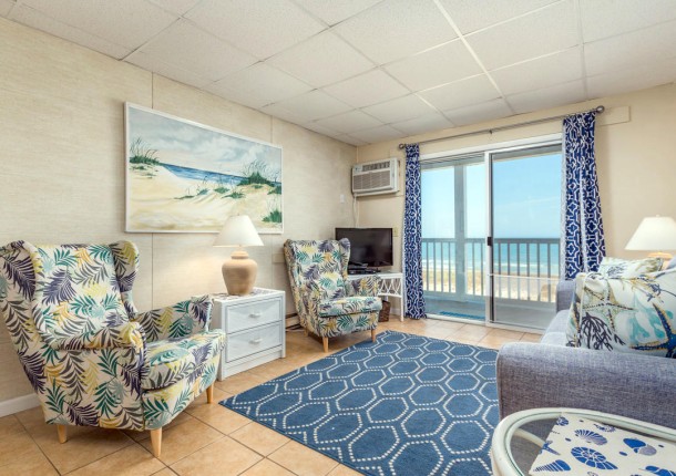 winjammer308-7livingarea.jpg