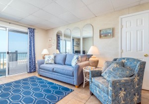winjammer308-9livingarea.jpg