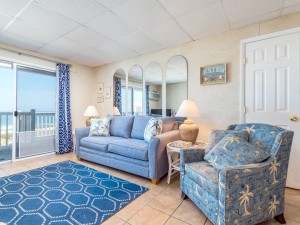 winjammer308-9livingarea.jpg