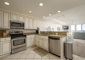 southbeach402-14-new-kitchen.jpg