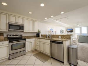 southbeach402-14-new-kitchen.jpg