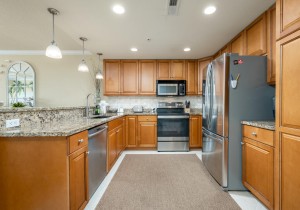 bellevista105-13-kitchen.jpg