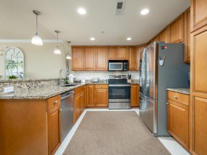 bellevista105-13-kitchen.jpg