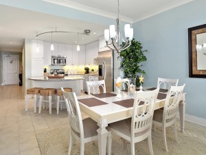 10-dining-kitchen.jpg