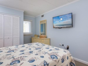 lelisa106-4967-bedroom-1.jpg