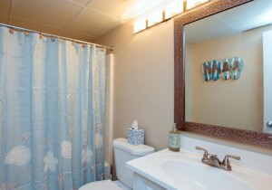 lelisa106-4971-bathroom.jpg
