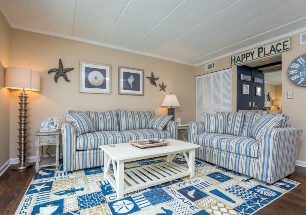 lelisa106-4974-living-area.jpg