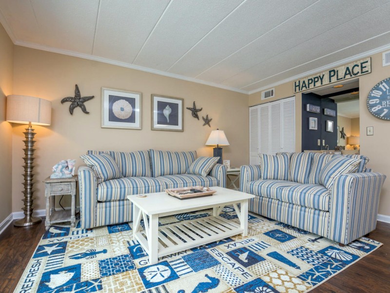 lelisa106-4974-living-area.jpg